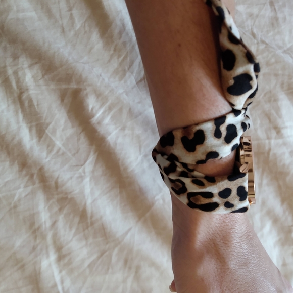 New, Silk leopard print ladies watch. - Picture 5 of 6